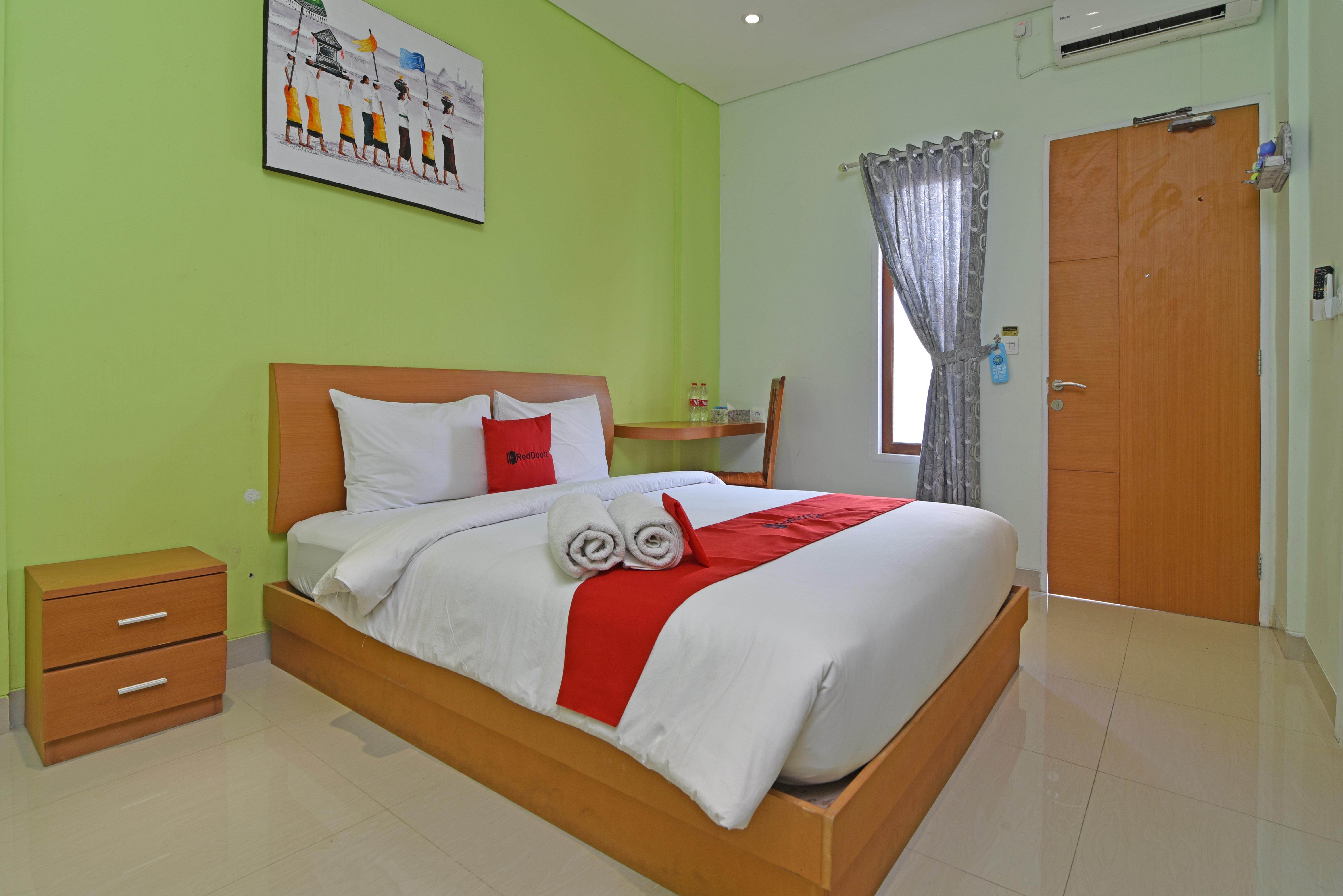 Reddoorz Plus @ Mahendradatta Denpasar Ngoại thất bức ảnh