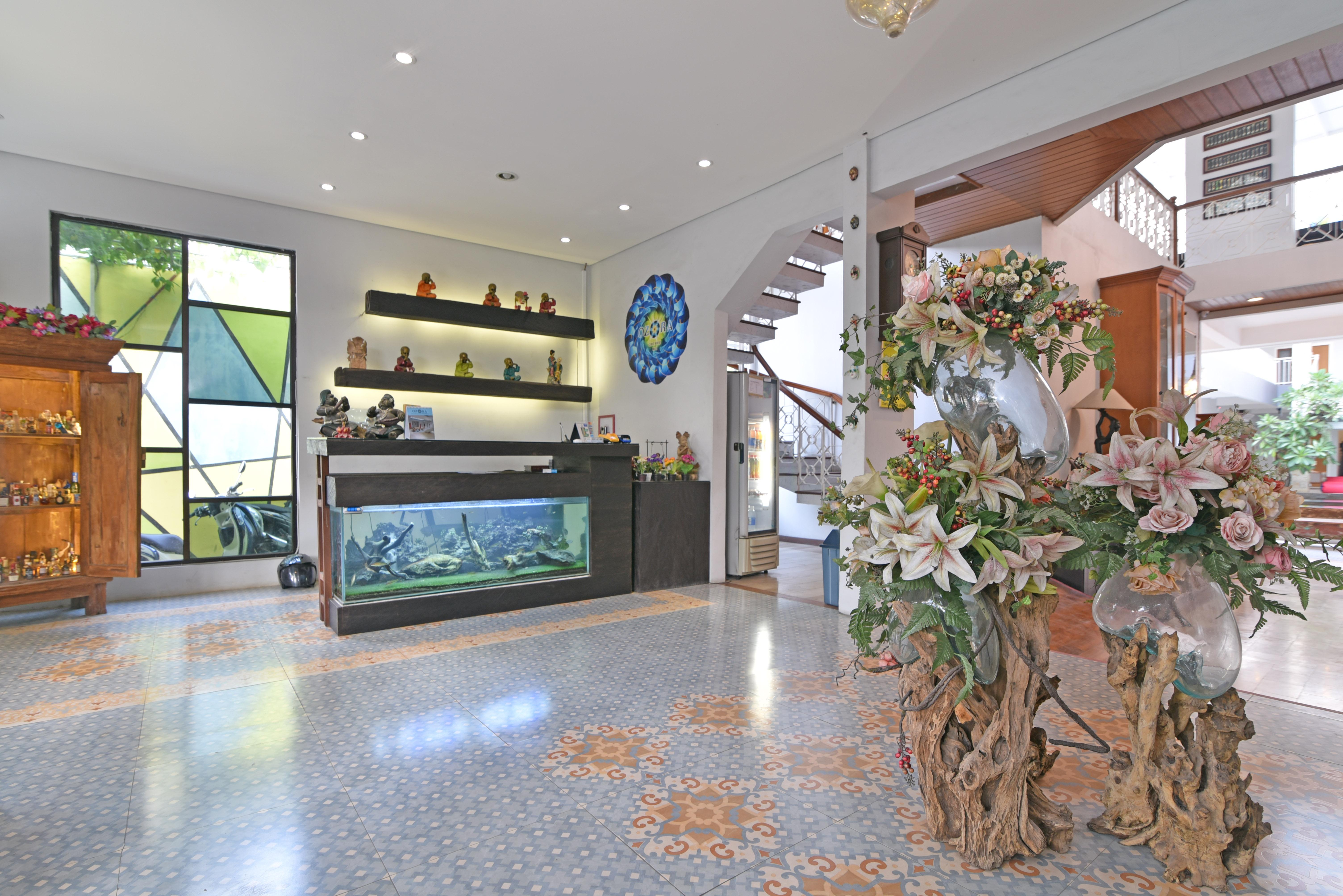 Reddoorz Plus @ Mahendradatta Denpasar Ngoại thất bức ảnh