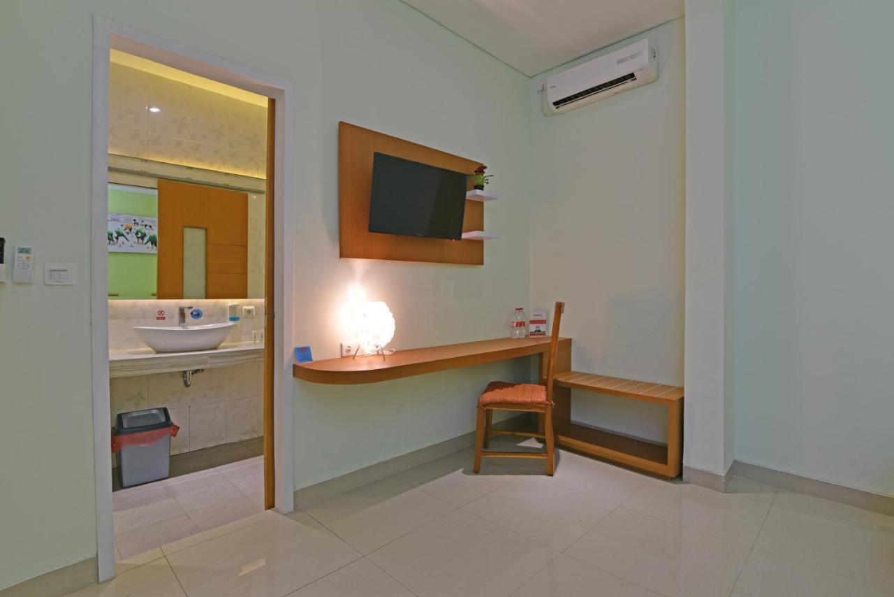 Reddoorz Plus @ Mahendradatta Denpasar Ngoại thất bức ảnh
