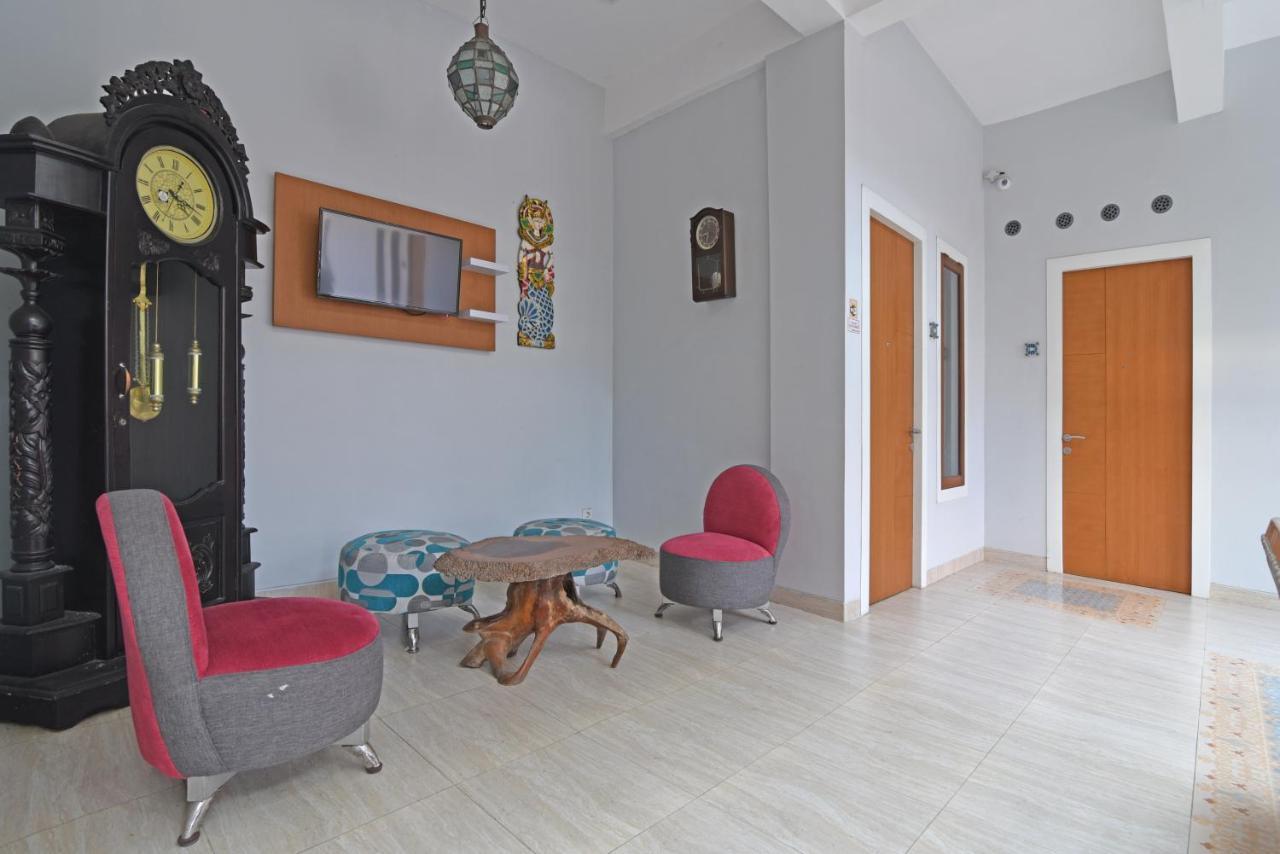 Reddoorz Plus @ Mahendradatta Denpasar Ngoại thất bức ảnh