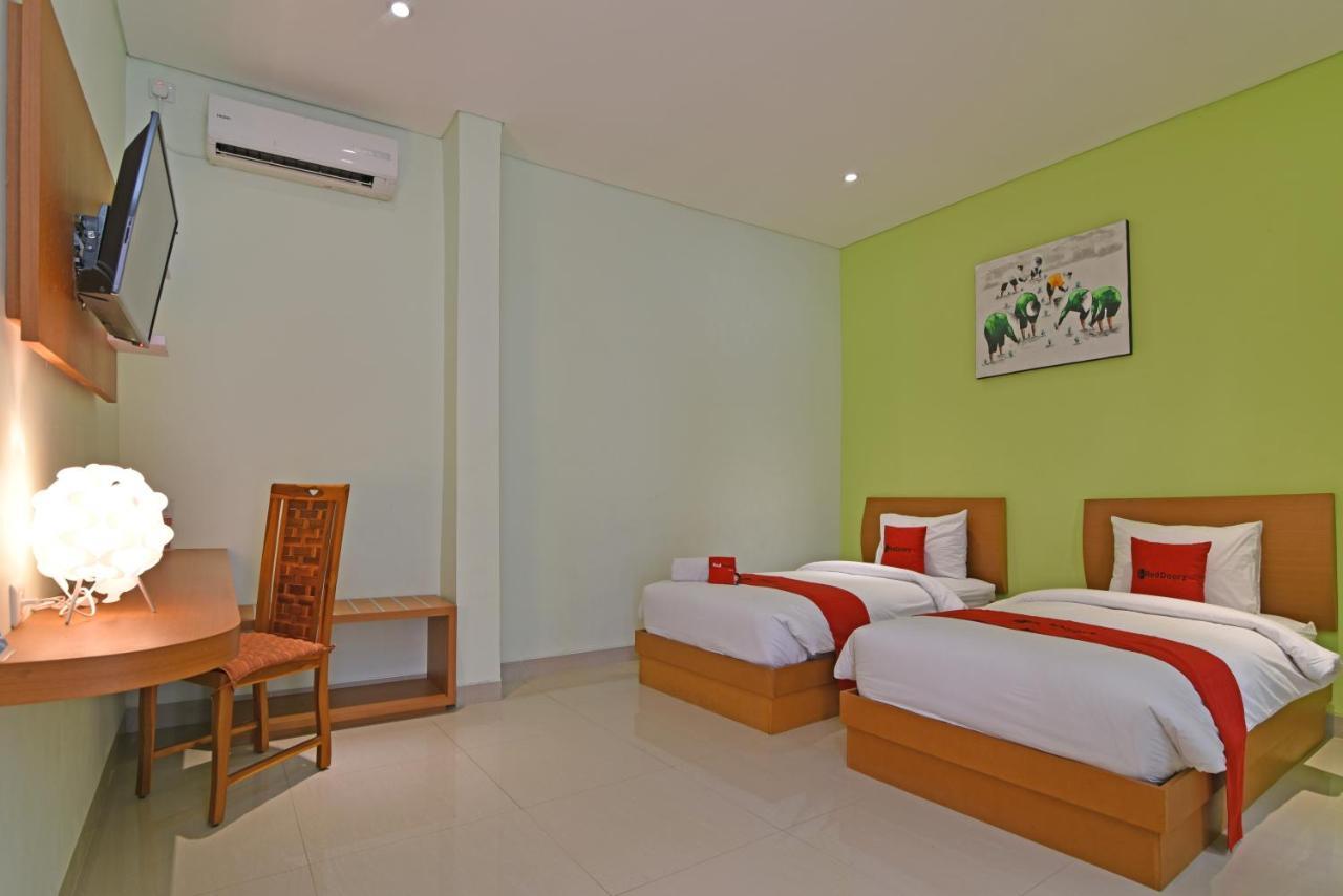 Reddoorz Plus @ Mahendradatta Denpasar Ngoại thất bức ảnh