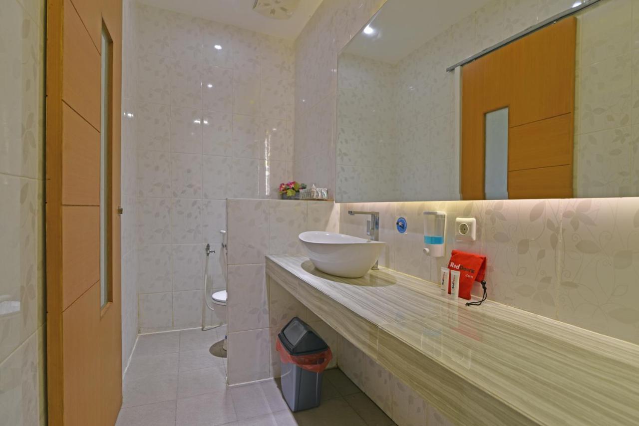 Reddoorz Plus @ Mahendradatta Denpasar Ngoại thất bức ảnh